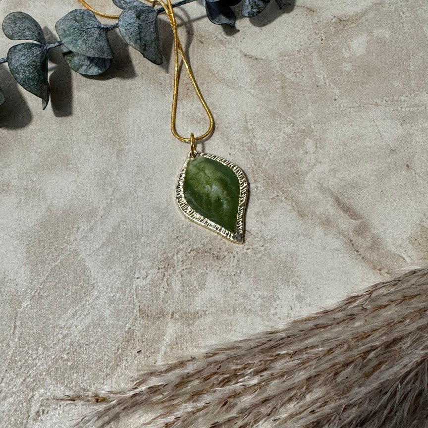 Earthy Elegance: Green & Beige Swirl Teardrop Necklace