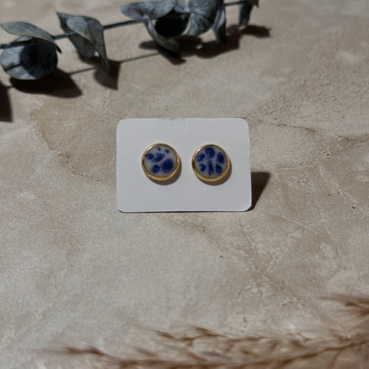 Winter Sky: White & Blue Resin Stud Earrings (8mm)