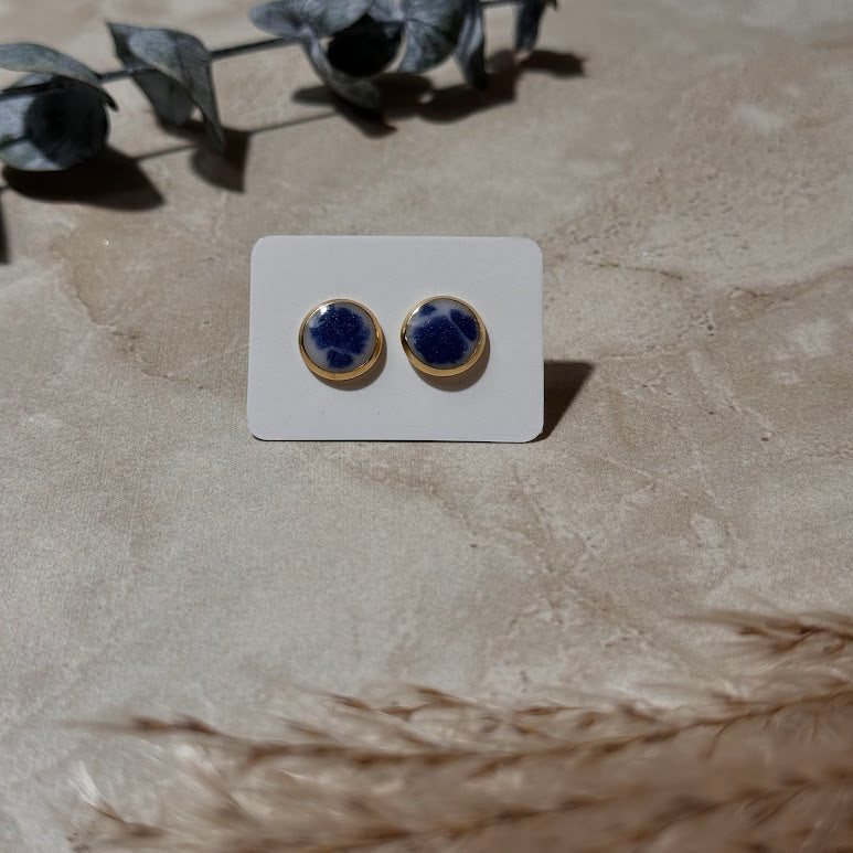 Winter Sky: White & Blue Resin Stud Earrings (8mm)