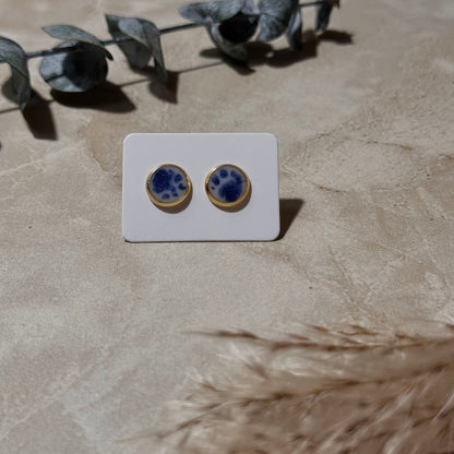 Winter Sky: White & Blue Resin Stud Earrings (8mm)