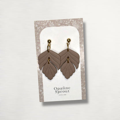 The Driftleaf Drop Earrings – Cashmere Taupe – Autumn Collection · Autumn Chic | Hypoallergenic 18K Gold-Plated – Handmade Jewelry