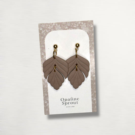 The Driftleaf Drop Earrings – Cashmere Taupe – Autumn Collection · Autumn Chic | Hypoallergenic 18K Gold-Plated – Handmade Jewelry