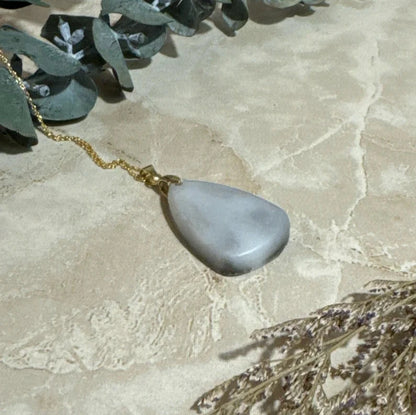 Marble Marvel: Teardrop Pendant Necklace