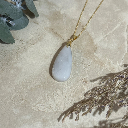 Marble Marvel: Teardrop Pendant Necklace